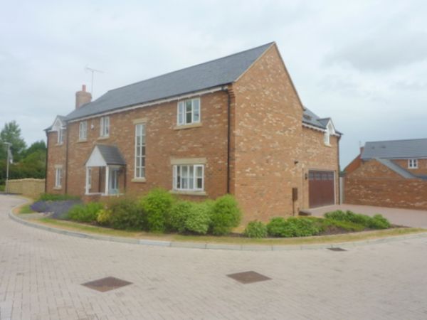 Non-estate - A stunning example of modern detached executive family home. Set within a very generous sized plot this feature stone built residence benefits from a superb reception hall where lounge dining and kitchen breakfast rooms are accessed from . The dining room incorrerates floor to ceiling windows which give it a unique sun room feeling. The open plan kitchen breakfast room is a superb size and includes range cooker and all other major appliances . Generous gardens add to this delightful family home. - Photo 1